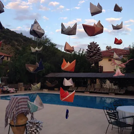 ホテル Misafir Evi