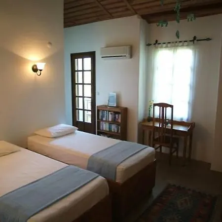 Ξενοδοχείο Misafir Evi 2*