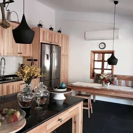 Ξενοδοχείο Misafir Evi 2*