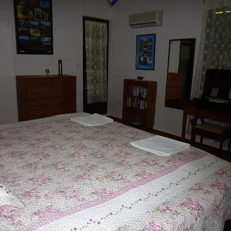 Ξενοδοχείο Misafir Evi 2*